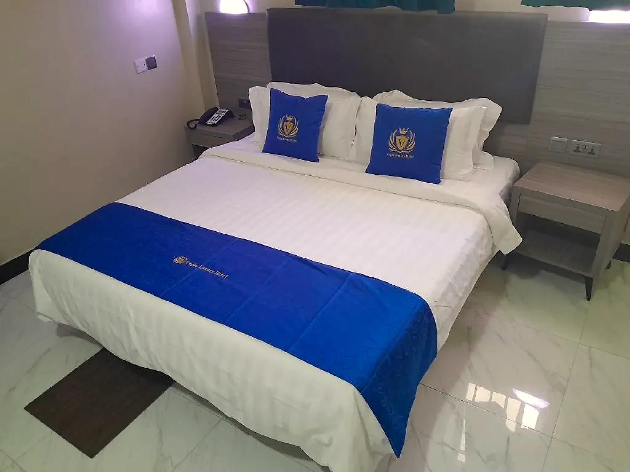 Double Deluxe at Vegas Luxury Hotel